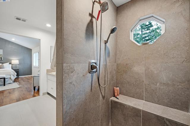 Image 27 of 59 For 7828 Foothill Knolls Dr