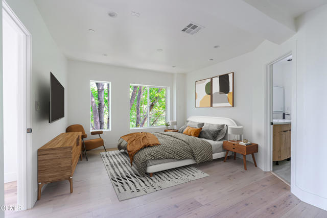 Detail Gallery Image 13 of 21 For 2409 Yorkshire Dr, Los Angeles,  CA 90065 - 3 Beds | 2/1 Baths