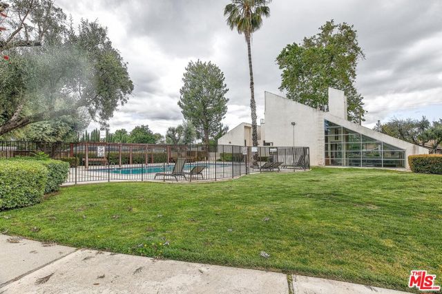 7631 Reseda Boulevard, Reseda CA: https://media.crmls.org/mediaz/4d652b3f-8a2b-4226-ad58-8f76ede3661f.jpg