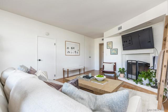 3845 Groton St, San Diego CA: https://media.crmls.org/mediaz/4d653c2b-5e2c-43b2-9b77-80ebd38551ba.jpg