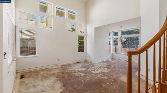2117 Mark Twain Dr, Antioch CA: https://media.crmls.org/mediaz/4d65f384-55bb-4e1e-8717-1731d5ef4df4.jpg
