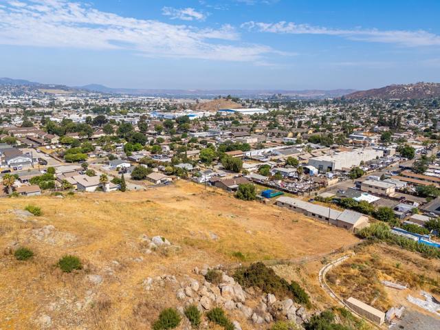 1161 N Anza Street, El Cajon CA: https://media.crmls.org/mediaz/4d65fe71-f567-4a61-99f2-3d368be54b4e.jpg