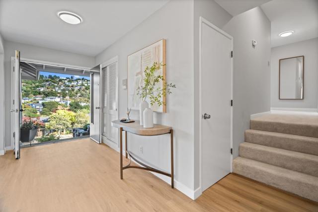 942 Viewridge Drive, San Mateo CA: https://media.crmls.org/mediaz/4d66623d-e292-4c19-807f-f11f1d67fcb4.jpg