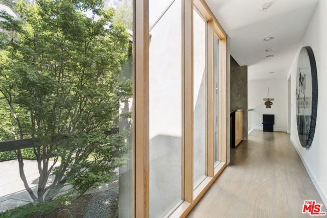 7728 Woodrow Wilson Drive, Los Angeles CA: https://media.crmls.org/mediaz/4d6664e8-aa41-44cc-83f3-78bebe0c15ba.jpg