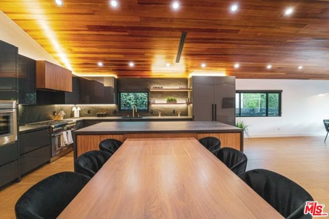 12354 Tiara Street, Valley Village CA: https://media.crmls.org/mediaz/4d66ce36-4204-4bb9-a46c-d3154a46246d.jpg