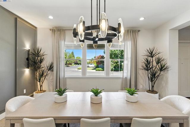 1685 Arione Street, Brentwood CA: https://media.crmls.org/mediaz/4d66cf04-54f1-466b-bcc4-e235c2ffc7b5.jpg