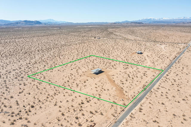 62751 Winters Road, Joshua Tree CA: https://media.crmls.org/mediaz/4d66e75c-3327-49b0-8b27-f872055a5c6f.jpg