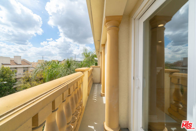 123 S Clark Drive, West Hollywood CA: https://media.crmls.org/mediaz/4d67ba9d-00fe-4fc9-a483-9edfe850f60a.jpg
