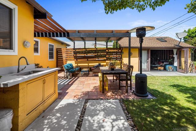 6677 W 88th St, Los Angeles CA: https://media.crmls.org/mediaz/4d67f5bf-1037-408d-8d25-0a96bb5398d4.jpg