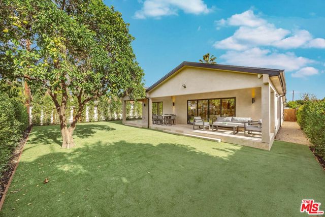4627 Sunnyslope Avenue, Sherman Oaks CA: https://media.crmls.org/mediaz/4d6844b2-a95c-4912-b32c-8a4c1f1bb542.jpg