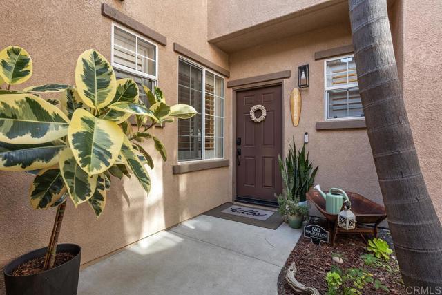 646 Sumner Way, Oceanside CA: https://media.crmls.org/mediaz/4d6850fe-3e61-401d-8d26-ea597a4d0a10.jpg