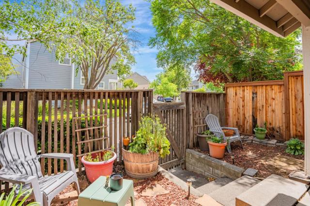 3090 Woods Circle, Davis CA: https://media.crmls.org/mediaz/4d689e11-26ba-4088-be3a-f3af89c1eb5c.jpg