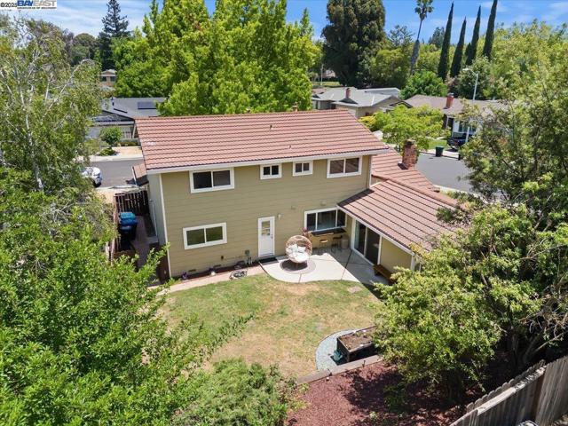7606 Desertwood Ln, Pleasanton CA: https://media.crmls.org/mediaz/4d691f8d-502a-4023-bdc4-6d8db9335843.jpg