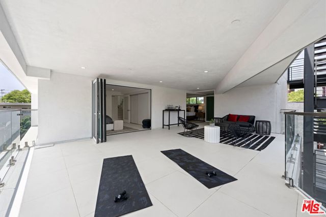 621 N Kings Road, West Hollywood CA: https://media.crmls.org/mediaz/4d692570-0e1c-41dd-a592-a066f8cc3fe0.jpg
