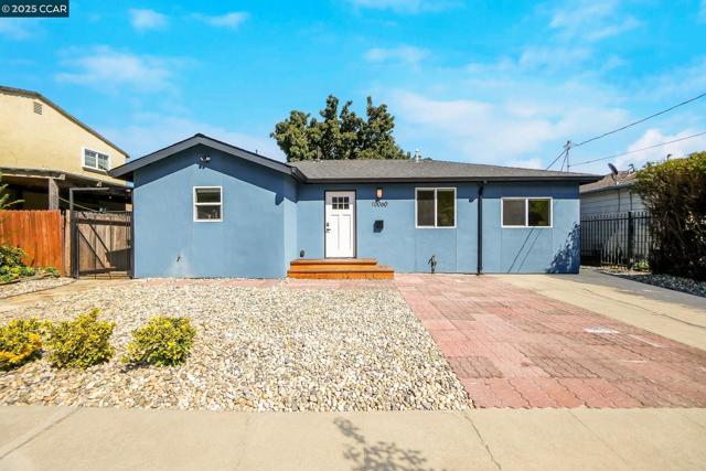 10060 Bernhardt Dr, Oakland CA: https://media.crmls.org/mediaz/4d6937f4-b596-465b-9743-75a6f6d041ee.jpg