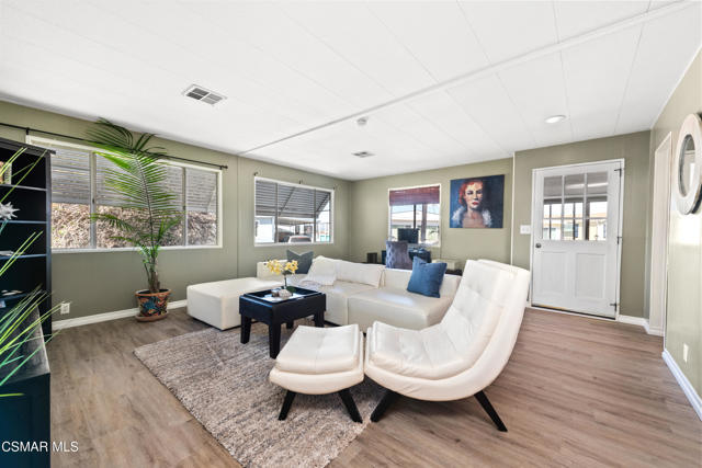 4388 Central Avenue, Camarillo CA: https://media.crmls.org/mediaz/4d696468-6b66-47ec-9cdf-33f8cc452b82.jpg