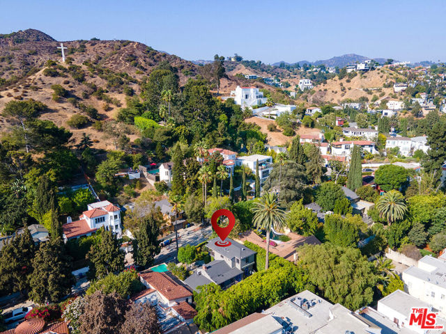 6626 Cahuenga Terrace, Los Angeles CA: https://media.crmls.org/mediaz/4d698ed0-37ea-486a-9fcb-8bb294c8acb8.jpg