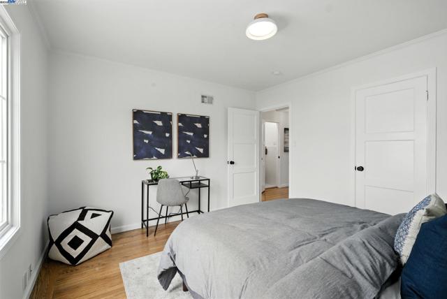 24 Riverton Dr, San Francisco CA: https://media.crmls.org/mediaz/4d69a40c-2d64-4a0e-9c69-7d65e23971ee.jpg