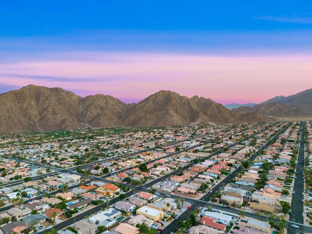 52700 Avenida Vallejo, La Quinta CA: https://media.crmls.org/mediaz/4d69a603-7ec7-4a70-8d1c-6605156ea649.jpg