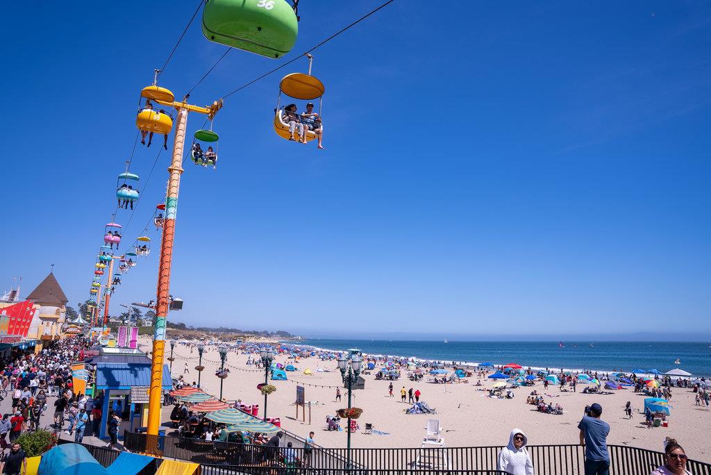 https://media.crmls.org/mediaz/4d6a16db-c751-4c1c-960e-15614aca5c92.jpg?preset=X-Large