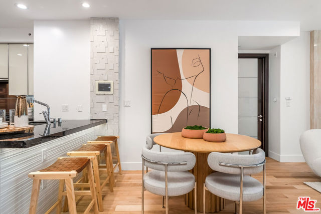 1318 S Roxbury Drive, Los Angeles CA: https://media.crmls.org/mediaz/4d6ac58a-79a3-47d8-9bce-b22b72b8585e.jpg