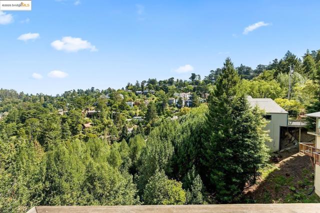 6533 Chelton DR, Oakland CA: https://media.crmls.org/mediaz/4d6b4029-0d33-44ab-b2d1-b9846d7e00bd.jpg