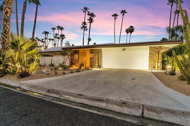 2598 S Camino Real, Palm Springs CA: https://media.crmls.org/mediaz/4d6b53d8-97f3-4258-9d51-737eb7eada6b.jpg