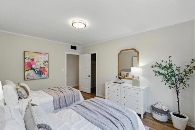 1513 Oak Street, San Mateo CA: https://media.crmls.org/mediaz/4d6bc2bb-8141-470c-b24e-6ad7021adac7.jpg