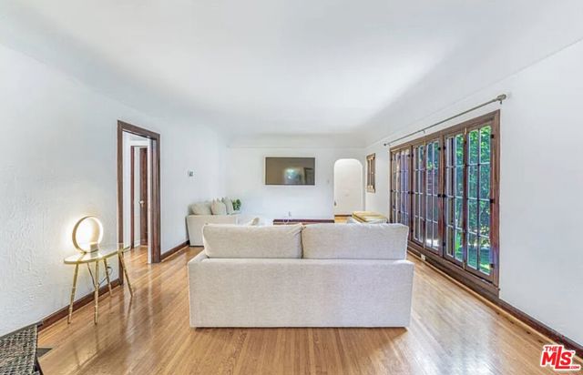 5112 Edgewood Place, Los Angeles CA: https://media.crmls.org/mediaz/4d6bc976-71f2-4ab0-8e93-50db5310785b.jpg