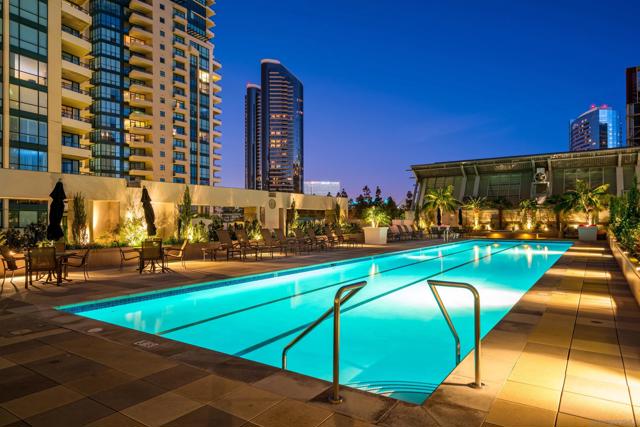 550 Front St, San Diego CA: https://media.crmls.org/mediaz/4d6becec-fbed-4c8c-af02-e46e5b1d494c.jpg