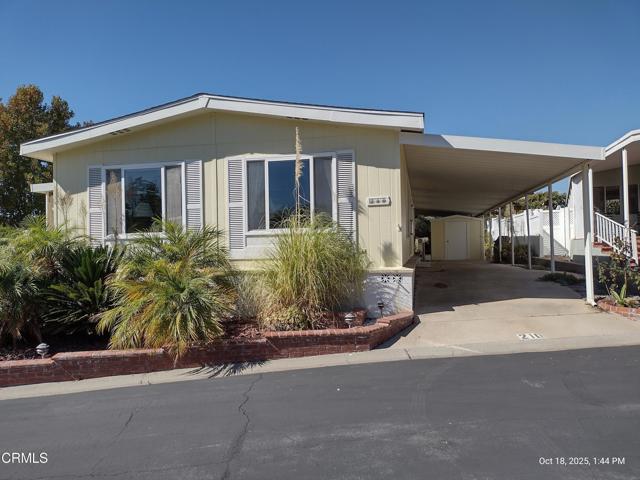 210 Caleta Drive, Camarillo CA: https://media.crmls.org/mediaz/4d6bf920-a86f-477c-834d-cdd092929865.jpg