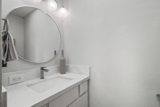 969 Eichler Drive, Mountain View CA: https://media.crmls.org/mediaz/4d6c42f7-7816-4a28-9804-555c27637f3a.jpg