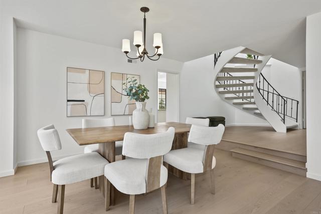 Detail Gallery Image 9 of 40 For 1240 Ladera Linda, Del Mar,  CA 92014 - 3 Beds | 2/1 Baths