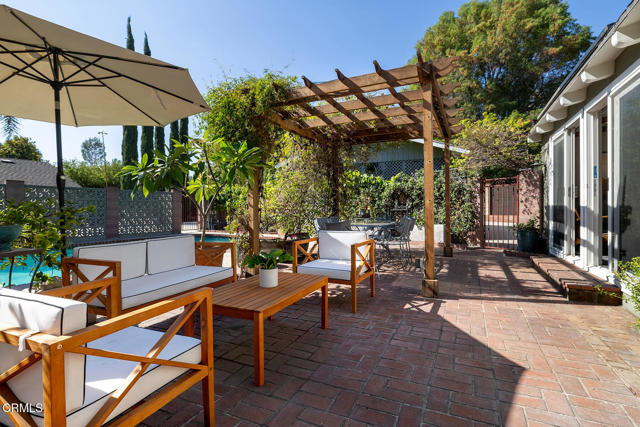 525 N Michillinda Avenue, Pasadena CA: https://media.crmls.org/mediaz/4d6cac36-4c12-421c-bf1d-bb54eba3038d.jpg