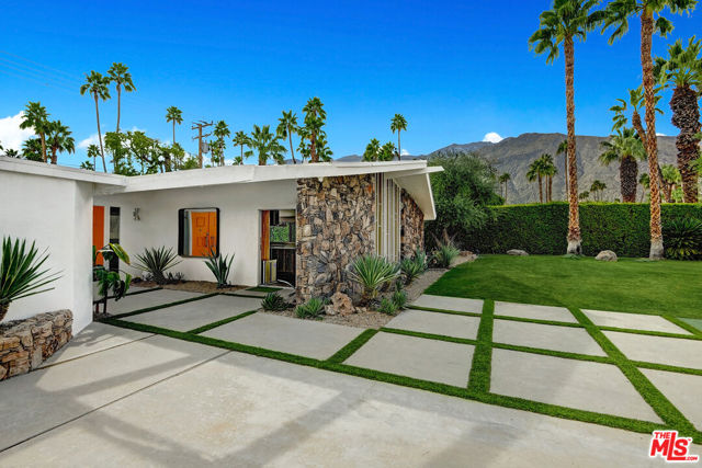 1155 E Mesquite Avenue, Palm Springs CA: https://media.crmls.org/mediaz/4d6cb686-faee-4bf4-a549-bcf2e57289df.jpg