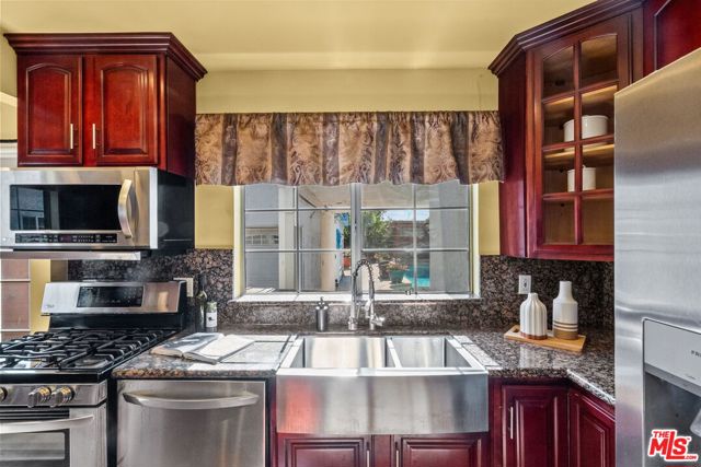 6319 Willowcrest Avenue, North Hollywood CA: https://media.crmls.org/mediaz/4d6cfe49-0f1c-4641-ab7e-f0d99bd005d9.jpg