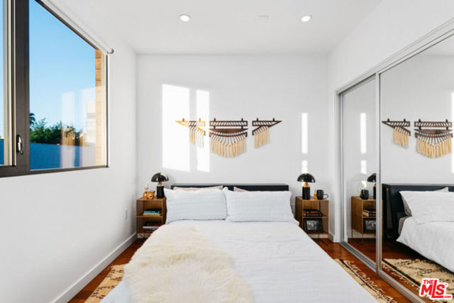140 S Hayworth Avenue, Los Angeles CA: https://media.crmls.org/mediaz/4d6d317e-f3c0-4705-9a0a-1c4b13803514.jpg