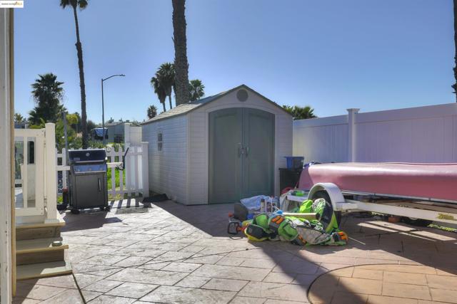 5106 Cabrillo Pt, Discovery Bay CA: https://media.crmls.org/mediaz/4d6d5e3e-c5ce-492c-a266-361aa871de57.jpg