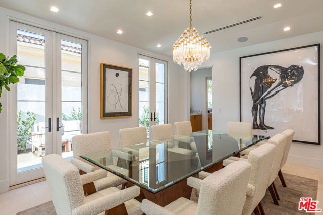 409 21st Street, Santa Monica CA: https://media.crmls.org/mediaz/4d6d7f97-2d24-40d8-871b-5d8ec49b9d8f.jpg