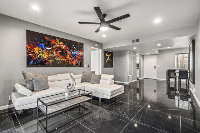 1050 E Ramon Road, Palm Springs CA: https://media.crmls.org/mediaz/4d6da4f1-e526-4ccf-90d1-cc1018c63e86.jpg