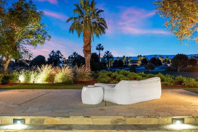 80740 Via Portofino, La Quinta CA: https://media.crmls.org/mediaz/4d6db2ee-1dfb-4afa-8803-9cccf24192f1.jpg