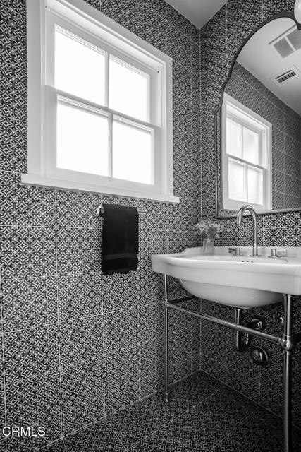 5163 Highland View Avenue, Los Angeles CA: https://media.crmls.org/mediaz/4d6db714-adb9-499d-b43f-27dfc21aaf61.jpg
