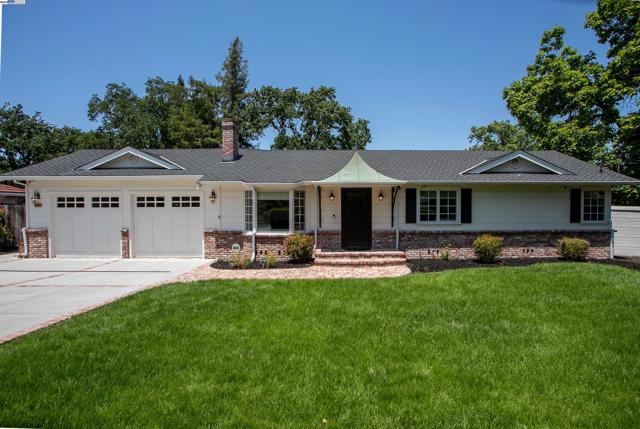 3252 Woodview Dr, Lafayette CA: https://media.crmls.org/mediaz/4d6dc3a1-4fbd-472c-b1ac-ddcbee4932ce.jpg