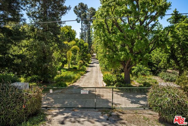 1048 E La Loma Avenue, Somis CA: https://media.crmls.org/mediaz/4d6dd531-0e18-408f-af82-9089fa24b44e.jpg
