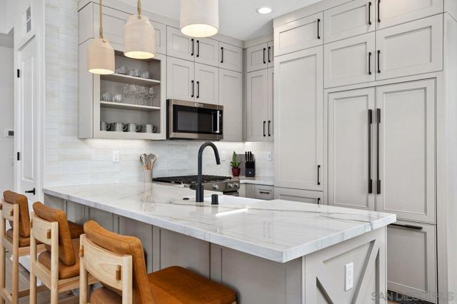 1136 Molara Lane, Encinitas CA: https://media.crmls.org/mediaz/4d6e6be2-c588-4ce5-814d-e24bf73d5aaf.jpg