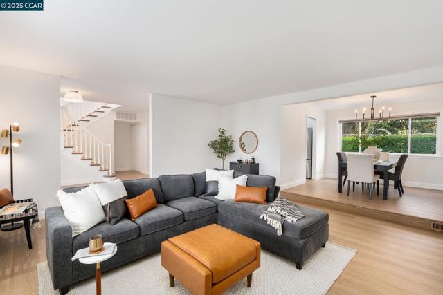 253 Corte De La Reina, Walnut Creek CA: https://media.crmls.org/mediaz/4d6eaacd-f615-4bdd-a99c-8207e23c0adb.jpg