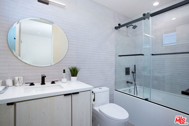 6066 Saturn Street, Los Angeles CA: https://media.crmls.org/mediaz/4d6f01c3-ea78-4866-b631-cdb1f75c8a70.jpg
