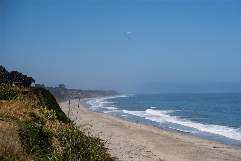 https://media.crmls.org/mediaz/4d6f1d13-6b97-4a9b-a900-2f4ee5b8cd66.jpg?preset=X-Large
