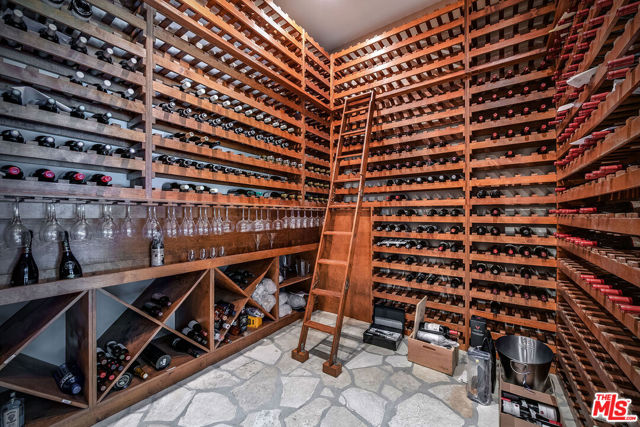 Drew Fenton | 422 Parkwood Drive Los Angeles CA | MLS: 7209274