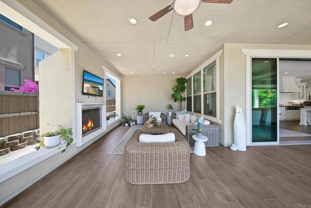 15642 Tanner Ridge Rd, San Diego CA: https://media.crmls.org/mediaz/4d6ffe77-0507-4054-afc8-c7289afd77b7.jpg